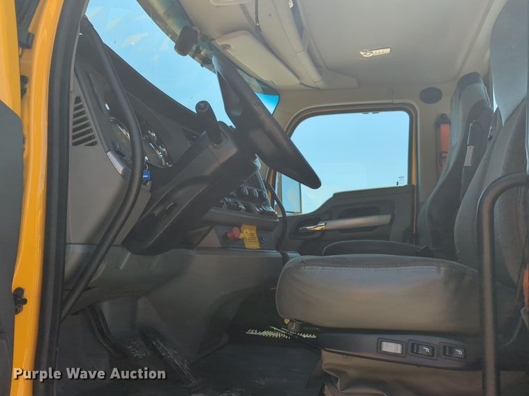 image for item NW9630 2020 Kenworth T680 semi truck