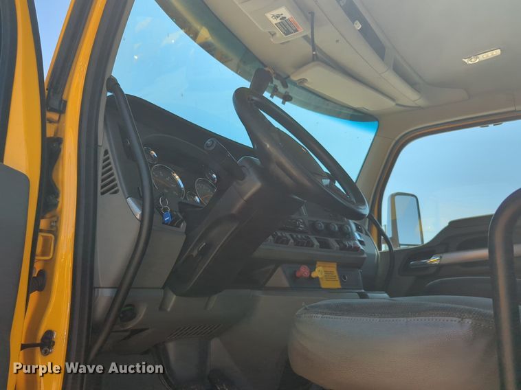 image for item NW9630 2020 Kenworth T680 semi truck