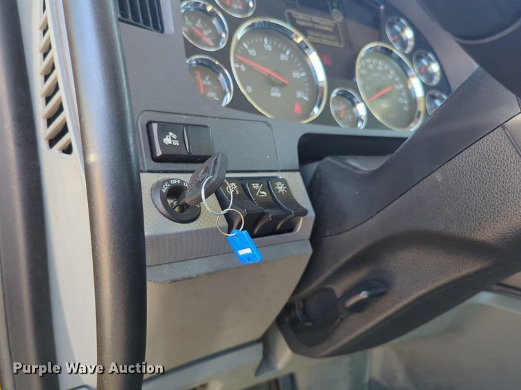 image for item NW9630 2020 Kenworth T680 semi truck