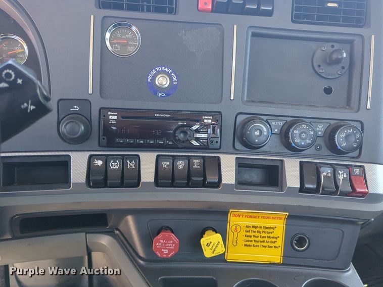 image for item NW9630 2020 Kenworth T680 semi truck