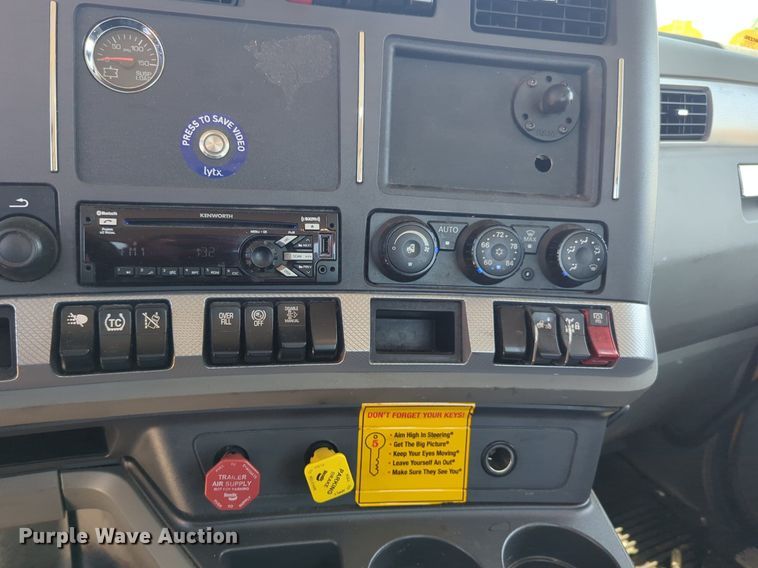 image for item NW9630 2020 Kenworth T680 semi truck