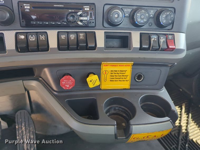 image for item NW9630 2020 Kenworth T680 semi truck