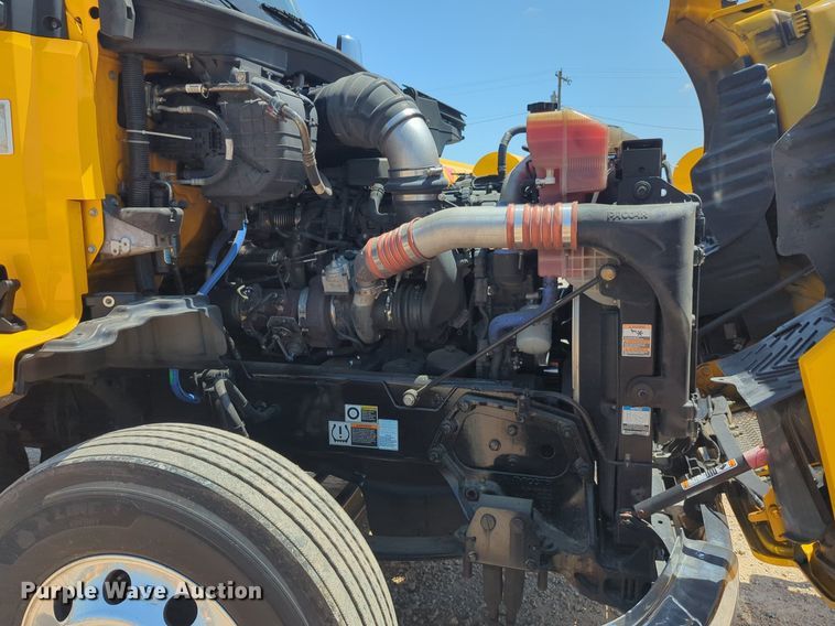 image for item NW9630 2020 Kenworth T680 semi truck