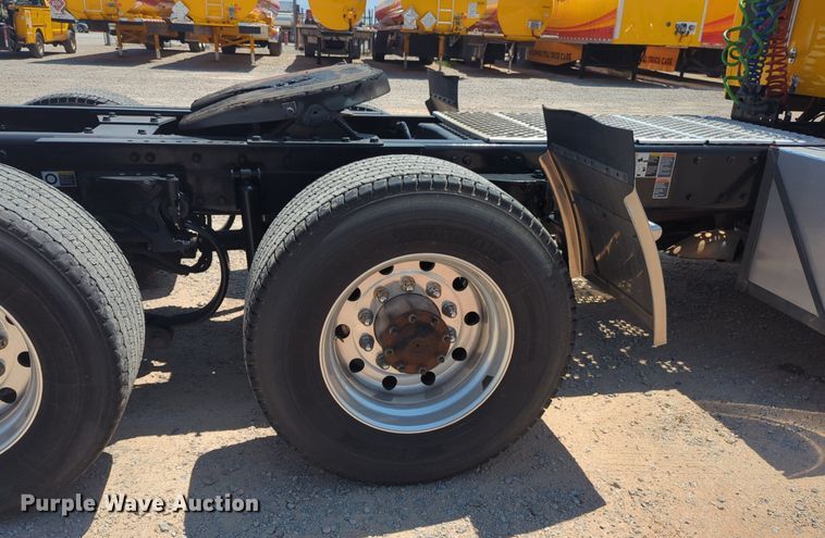 image for item NW9630 2020 Kenworth T680 semi truck