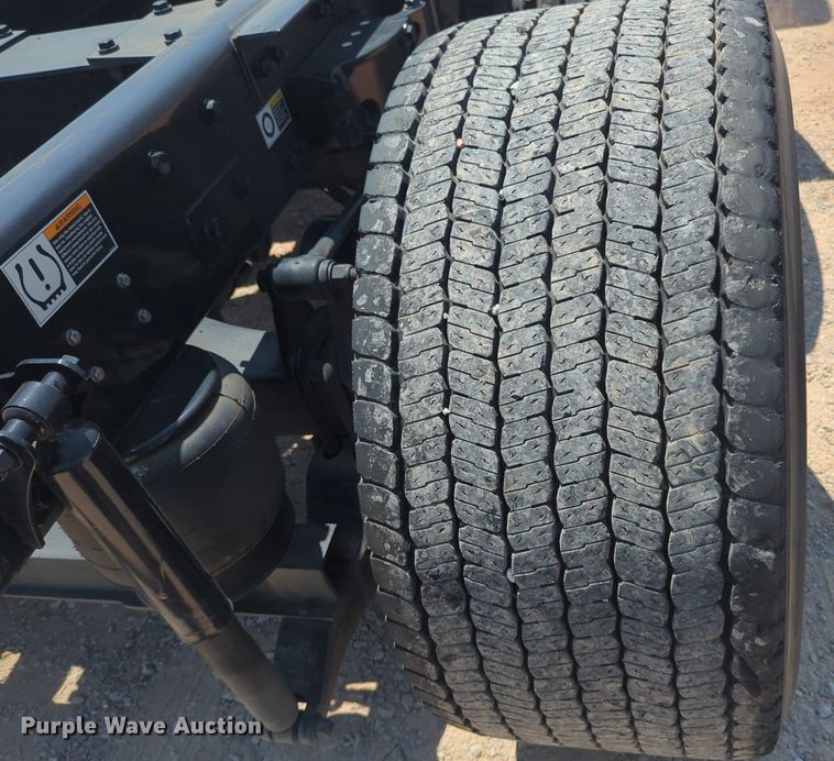 image for item NW9630 2020 Kenworth T680 semi truck