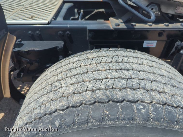 image for item NW9630 2020 Kenworth T680 semi truck