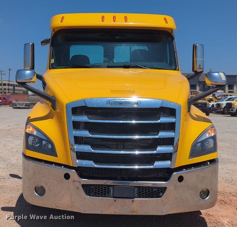 image for item NW9631 2020 Freightliner Cascadia 126 semi truck