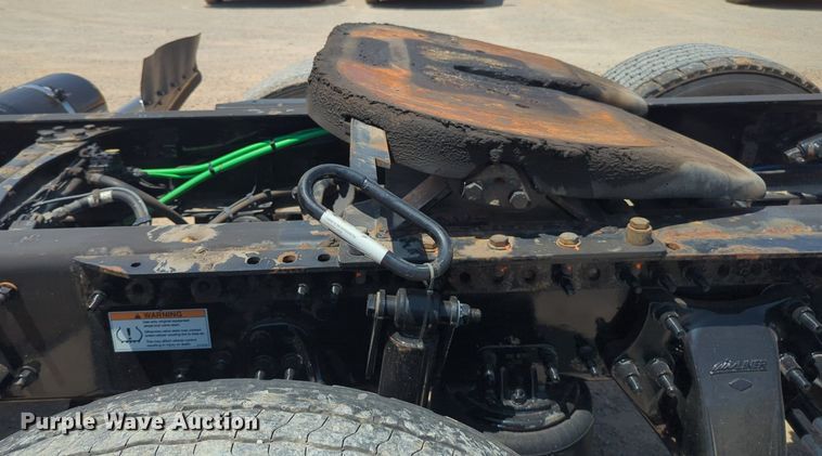 image for item NW9631 2020 Freightliner Cascadia 126 semi truck