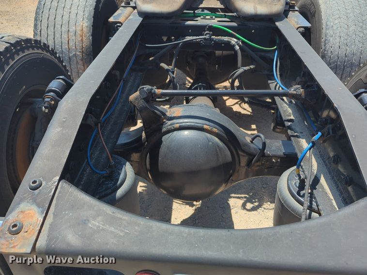 image for item NW9631 2020 Freightliner Cascadia 126 semi truck