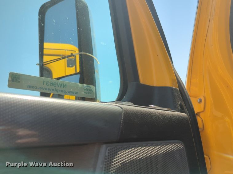 image for item NW9631 2020 Freightliner Cascadia 126 semi truck