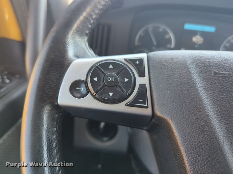 image for item NW9631 2020 Freightliner Cascadia 126 semi truck