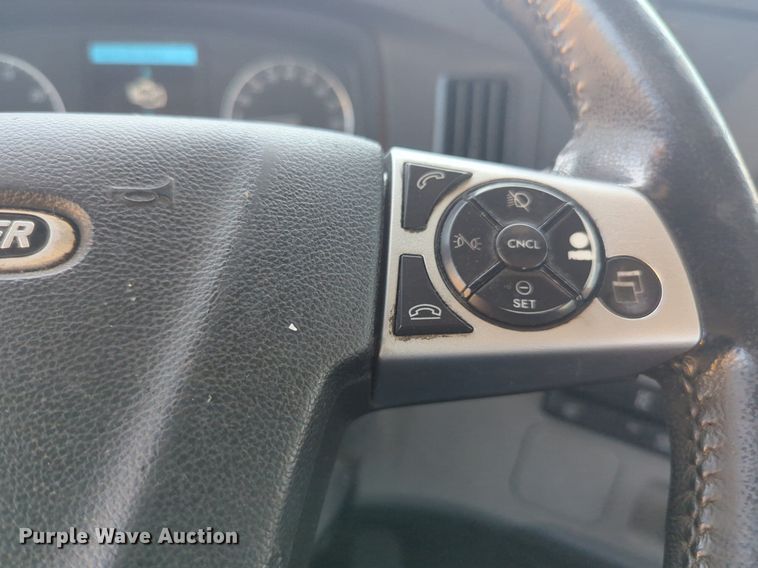 image for item NW9631 2020 Freightliner Cascadia 126 semi truck