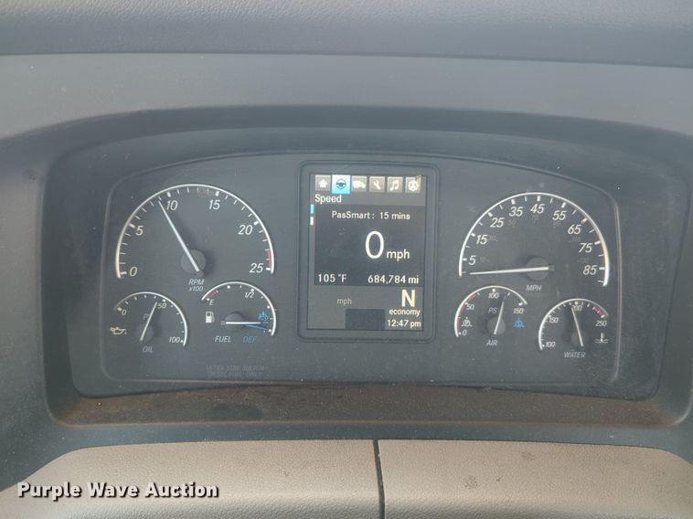 image for item NW9631 2020 Freightliner Cascadia 126 semi truck