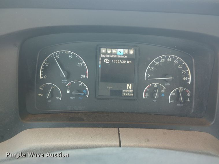 image for item NW9631 2020 Freightliner Cascadia 126 semi truck