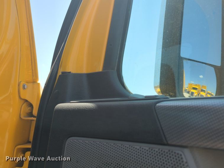 image for item NW9631 2020 Freightliner Cascadia 126 semi truck