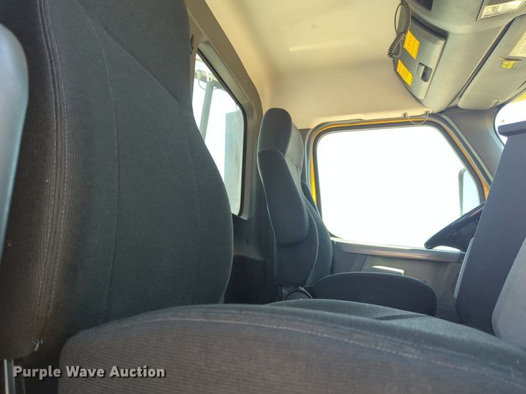 image for item NW9631 2020 Freightliner Cascadia 126 semi truck