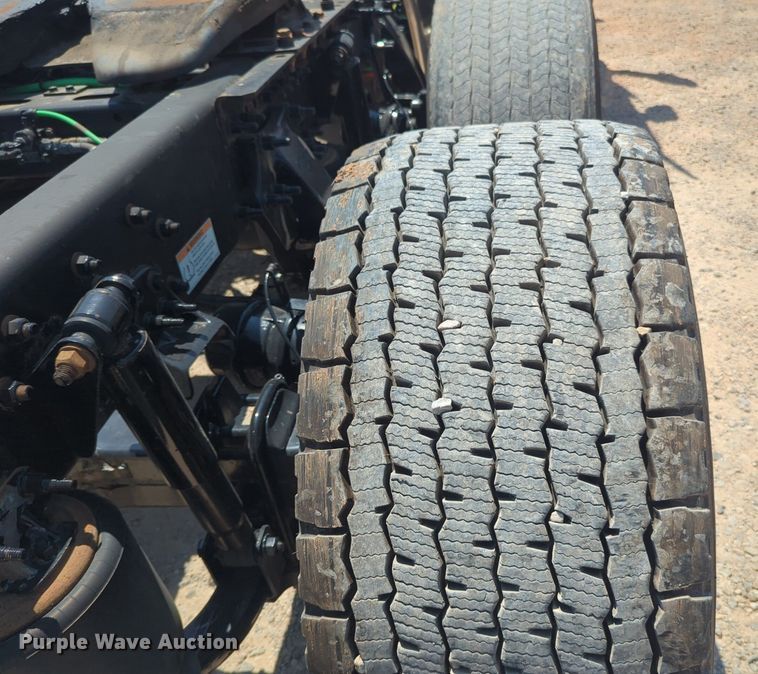 image for item NW9631 2020 Freightliner Cascadia 126 semi truck