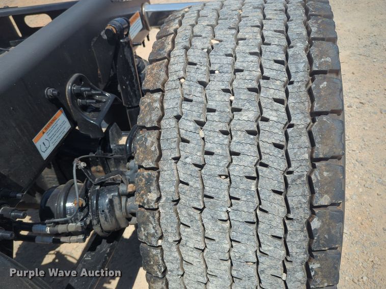 image for item NW9631 2020 Freightliner Cascadia 126 semi truck