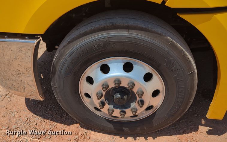 image for item NW9631 2020 Freightliner Cascadia 126 semi truck