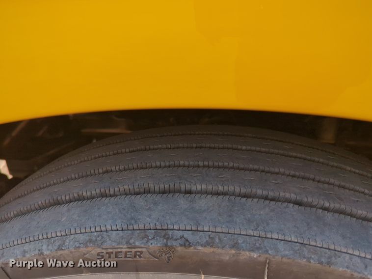 image for item NW9631 2020 Freightliner Cascadia 126 semi truck