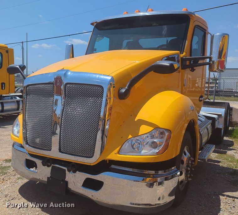 image for item NW9632 2022 Kenworth T680 semi truck