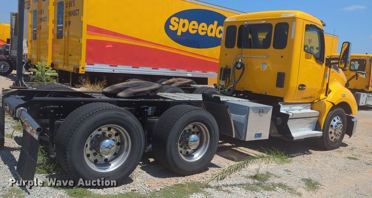 image for item NW9632 2022 Kenworth T680 semi truck