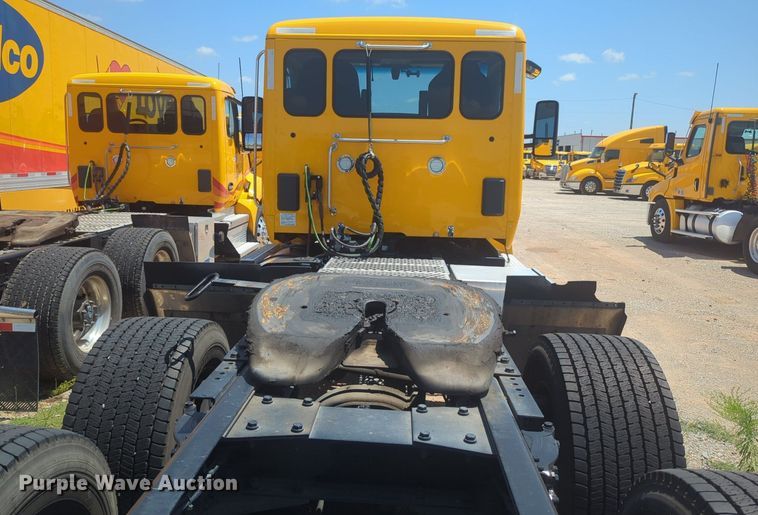 image for item NW9632 2022 Kenworth T680 semi truck