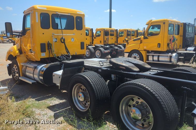 image for item NW9632 2022 Kenworth T680 semi truck