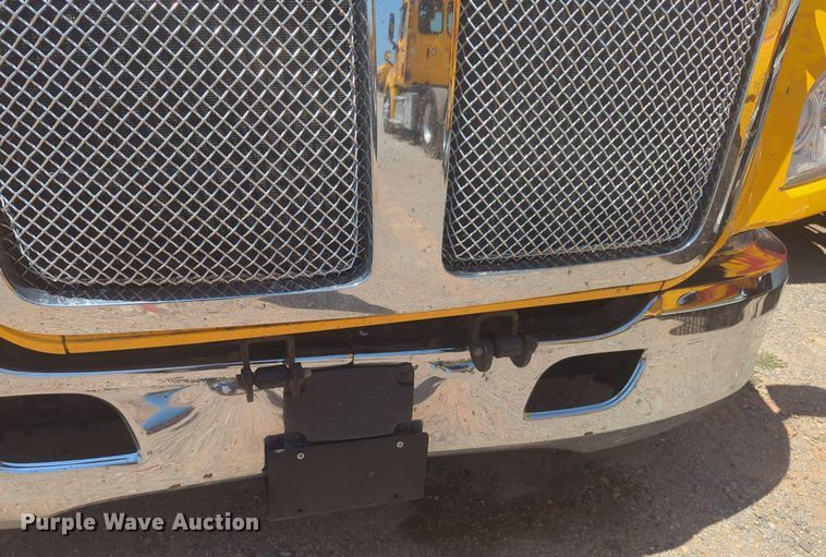 image for item NW9632 2022 Kenworth T680 semi truck