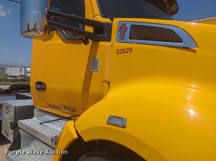 image for item NW9632 2022 Kenworth T680 semi truck