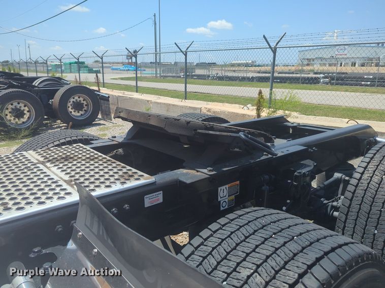 image for item NW9632 2022 Kenworth T680 semi truck