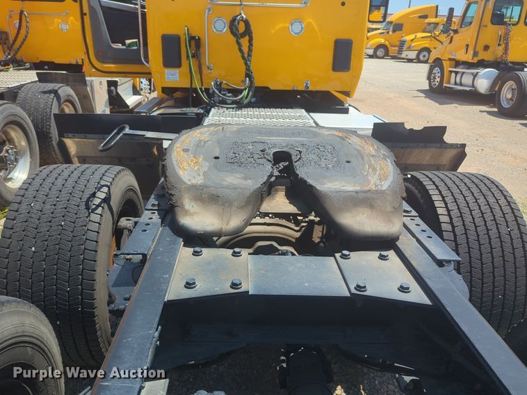 image for item NW9632 2022 Kenworth T680 semi truck