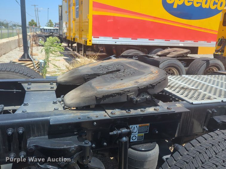 image for item NW9632 2022 Kenworth T680 semi truck