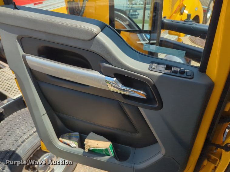 image for item NW9632 2022 Kenworth T680 semi truck