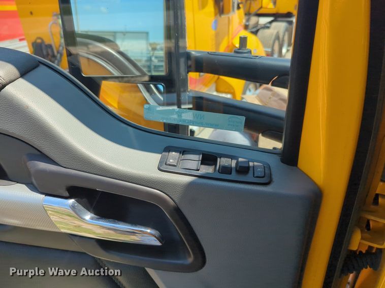 image for item NW9632 2022 Kenworth T680 semi truck