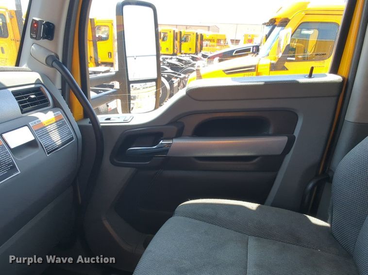 image for item NW9632 2022 Kenworth T680 semi truck