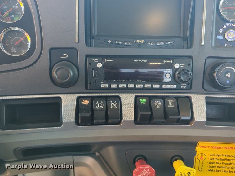 image for item NW9632 2022 Kenworth T680 semi truck