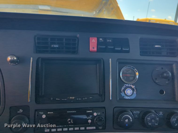 image for item NW9632 2022 Kenworth T680 semi truck