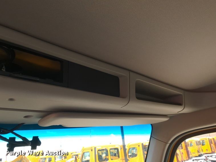 image for item NW9632 2022 Kenworth T680 semi truck