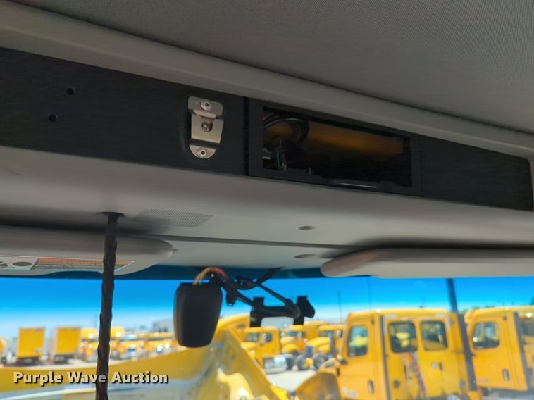 image for item NW9632 2022 Kenworth T680 semi truck