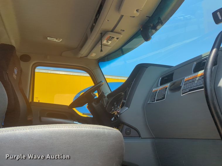 image for item NW9632 2022 Kenworth T680 semi truck