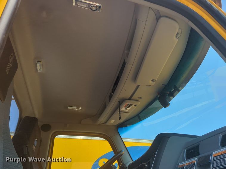 image for item NW9632 2022 Kenworth T680 semi truck