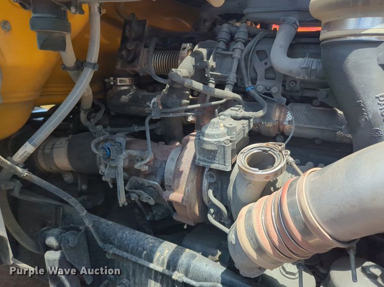 image for item NW9632 2022 Kenworth T680 semi truck