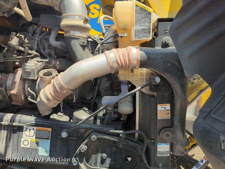 image for item NW9632 2022 Kenworth T680 semi truck