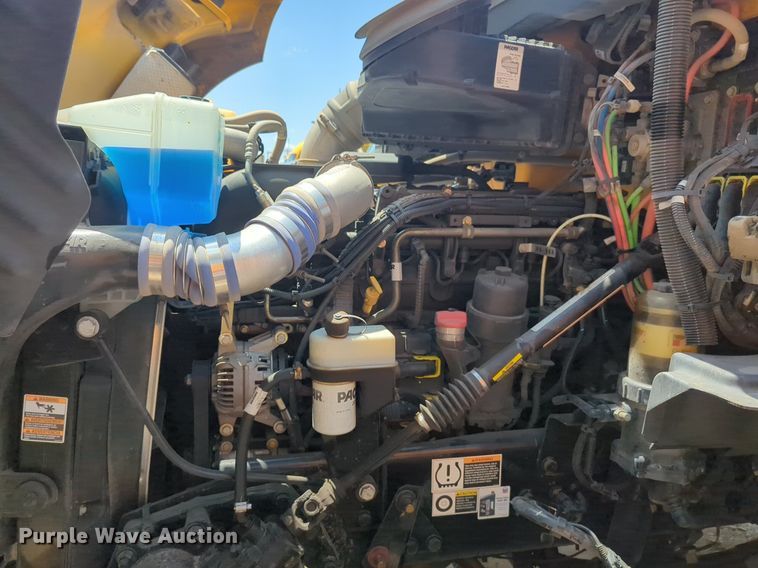 image for item NW9632 2022 Kenworth T680 semi truck