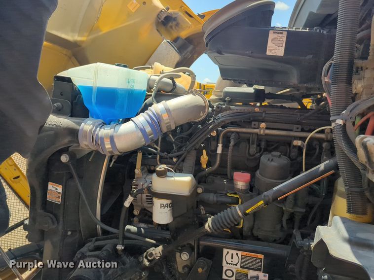 image for item NW9632 2022 Kenworth T680 semi truck