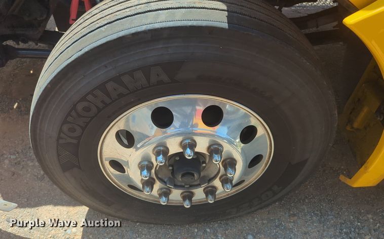 image for item NW9632 2022 Kenworth T680 semi truck