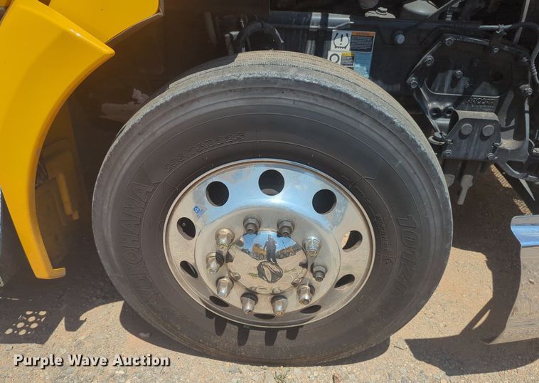 image for item NW9632 2022 Kenworth T680 semi truck