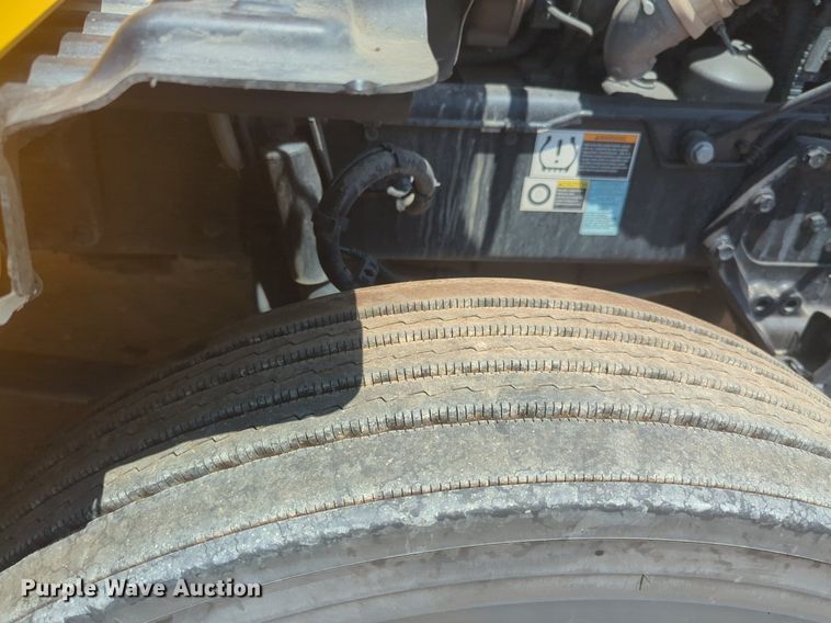 image for item NW9632 2022 Kenworth T680 semi truck