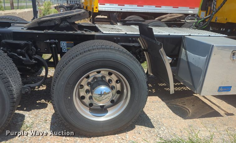 image for item NW9632 2022 Kenworth T680 semi truck